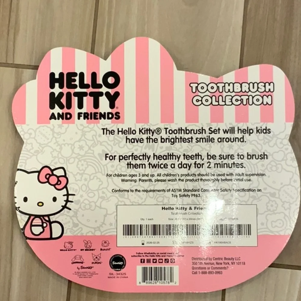 NIB Hello Kitty 5 character Toothbrush Set